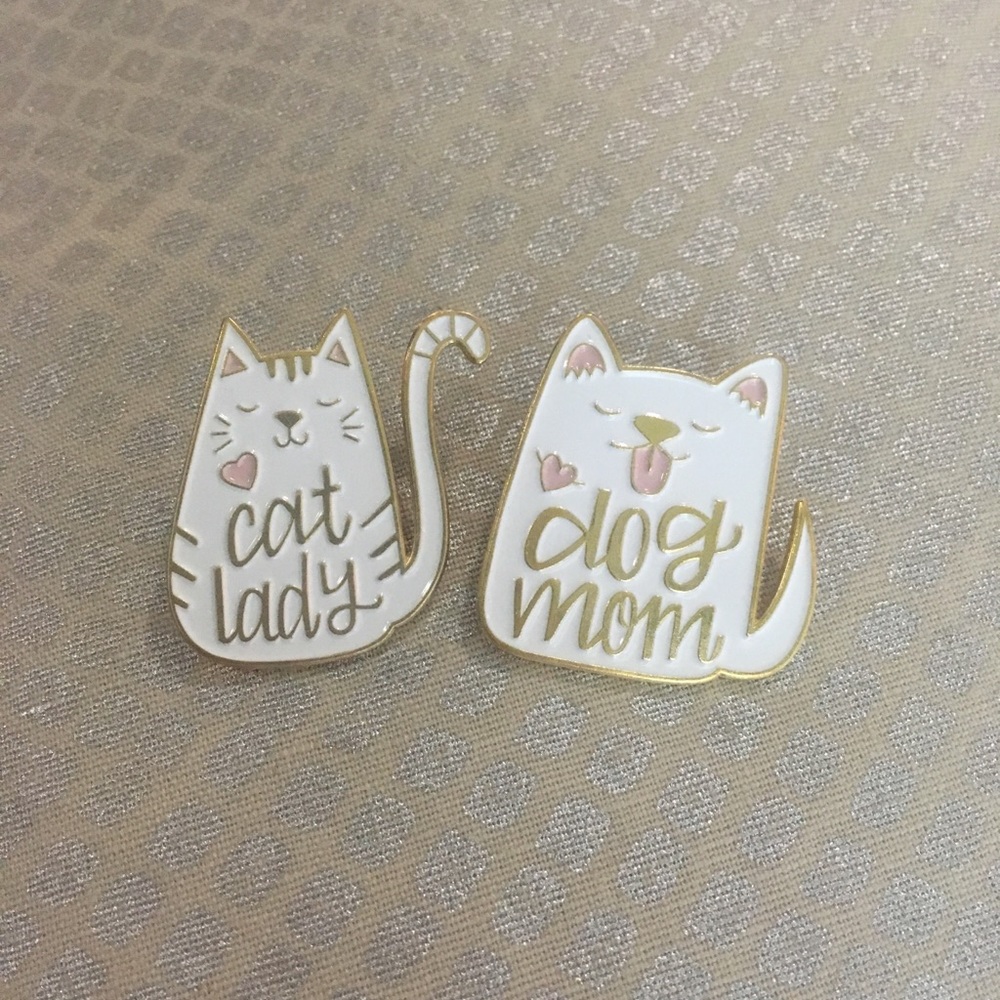 Dog Mom Pin - Picture 2 of 4
